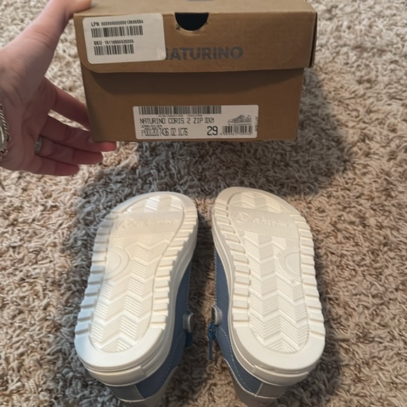 NWT Girls Naturino Sneakers - Picture 2 of 3